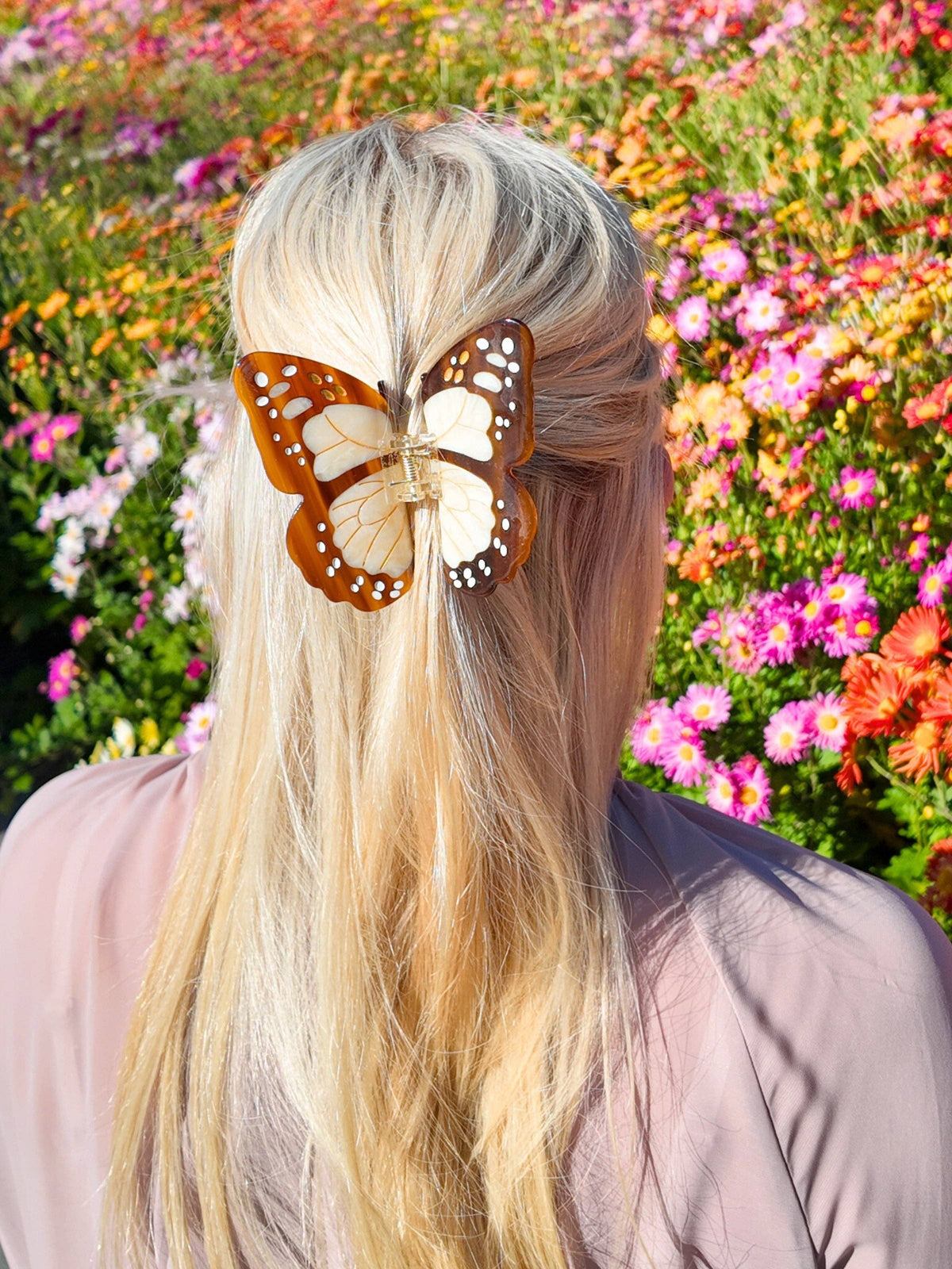 Pinza para el cabello tipo garra con diseño de mariposa monarca bohemia pintada a mano | Ecológica: Marrón