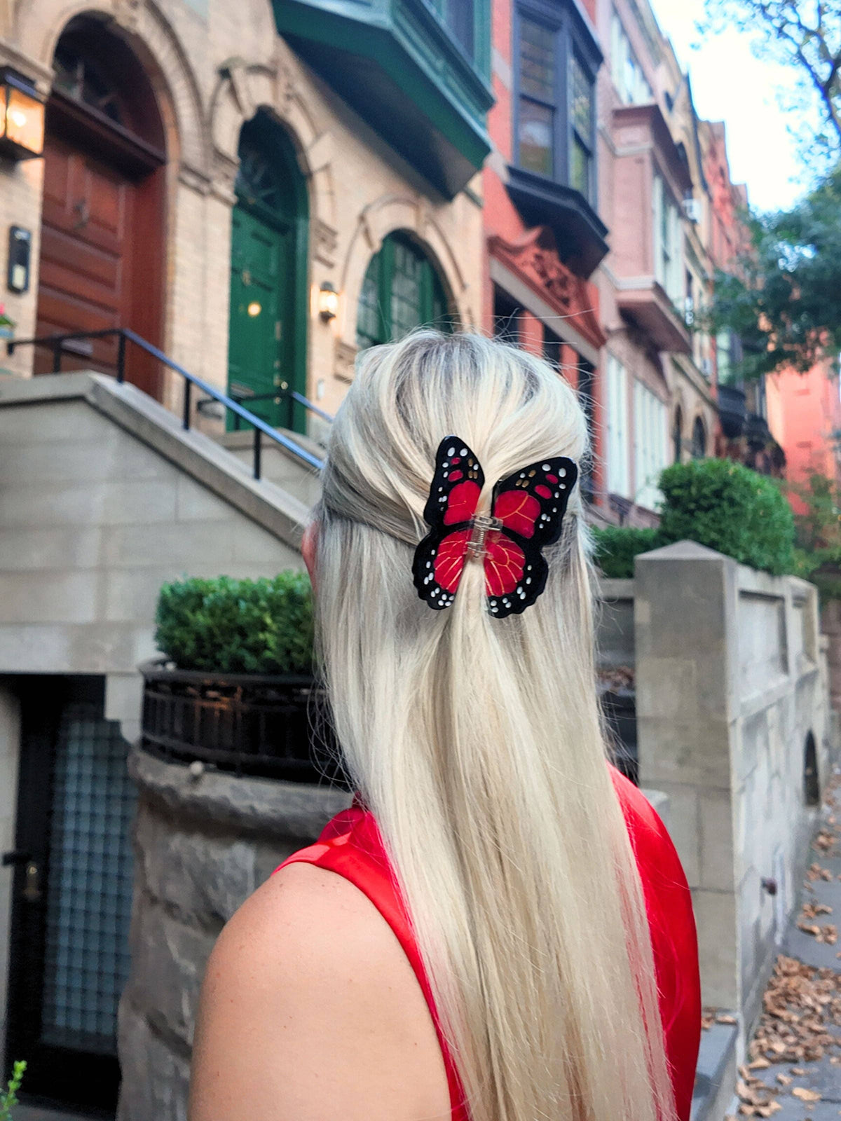 Pinza para el pelo con forma de mariposa monarca de la suerte pintada a mano | Ecológica: Roja