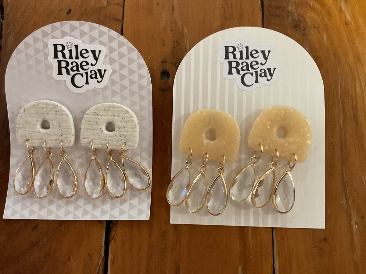 Boucles d'oreilles Riley Rae avec perle goutte