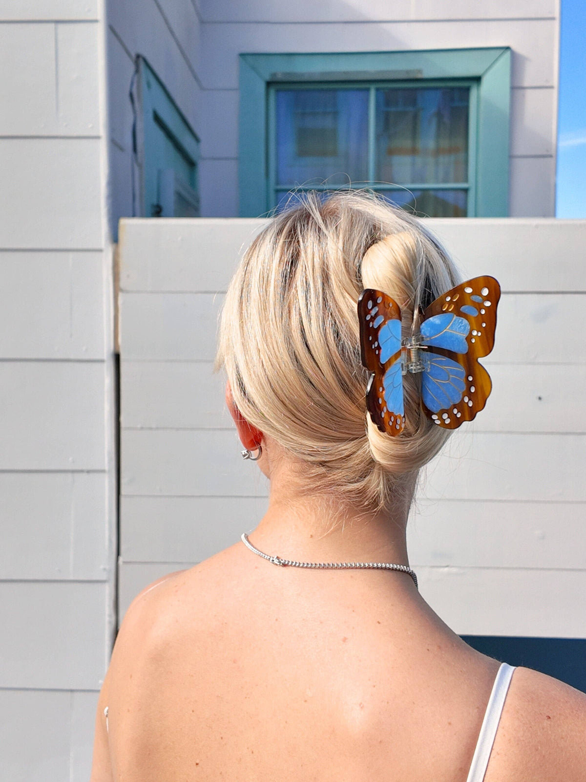 Pinza para el cabello tipo garra con diseño de mariposa monarca bohemia pintada a mano | Ecológica: Marrón