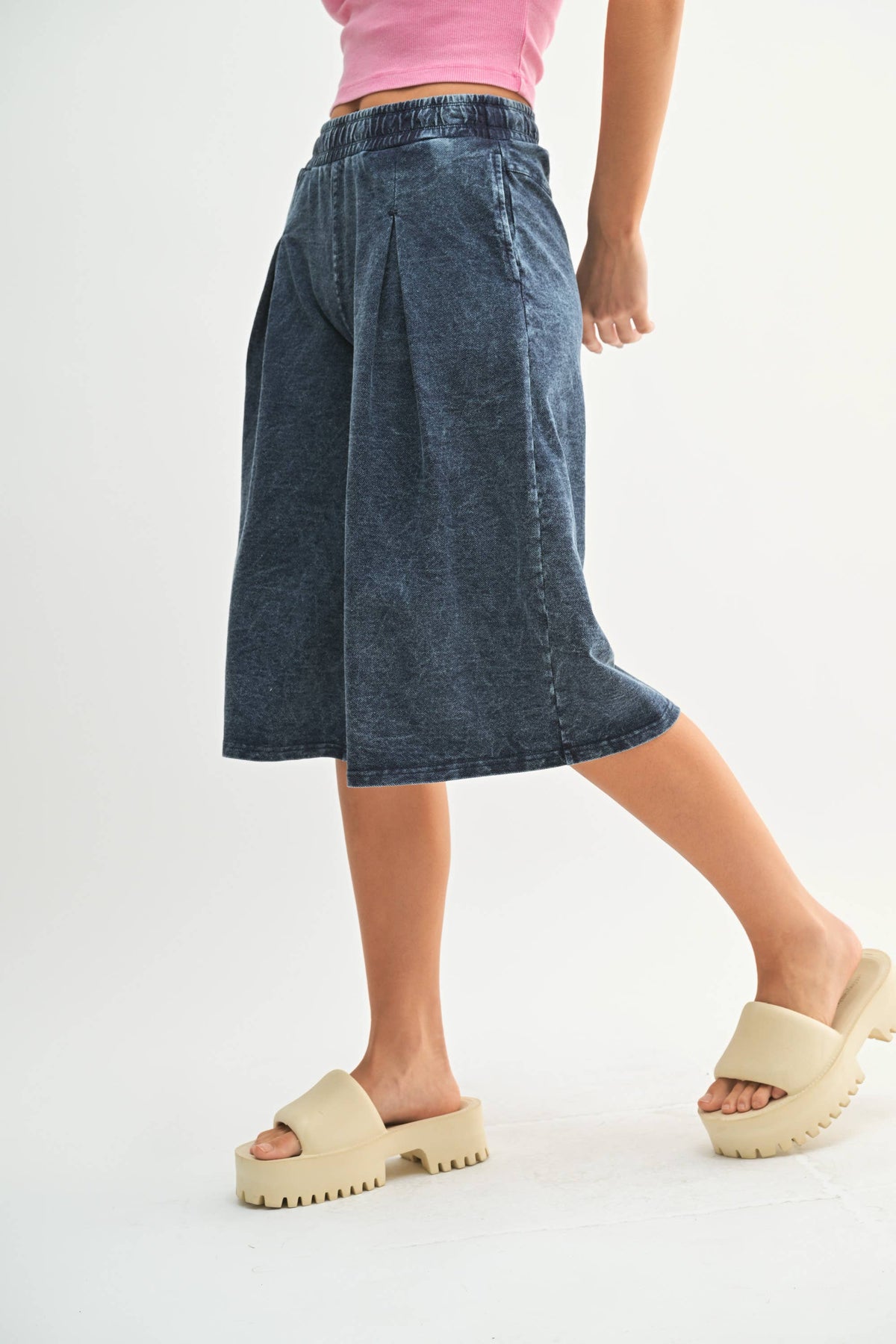 Culottes plisados con lavado mineral