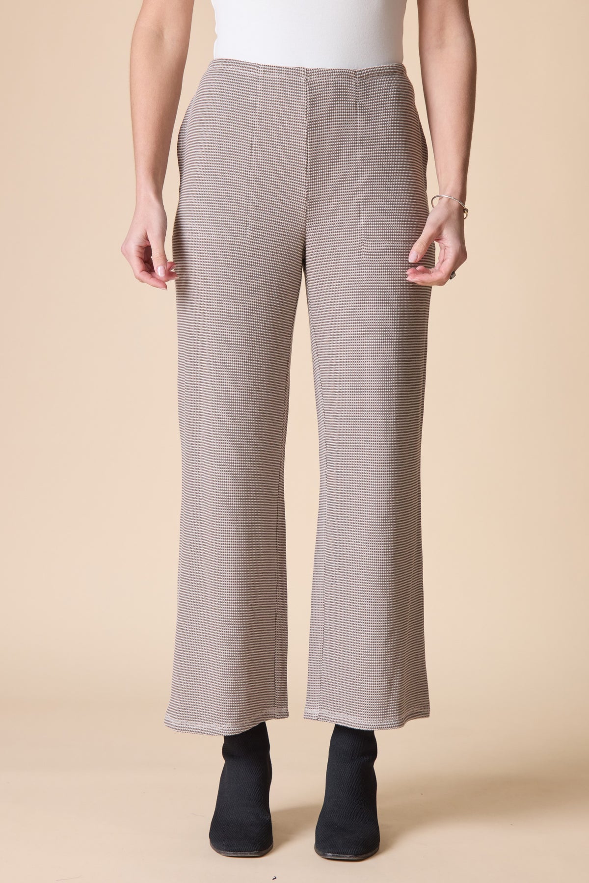 Opposites Attract Easy Crop Pant
