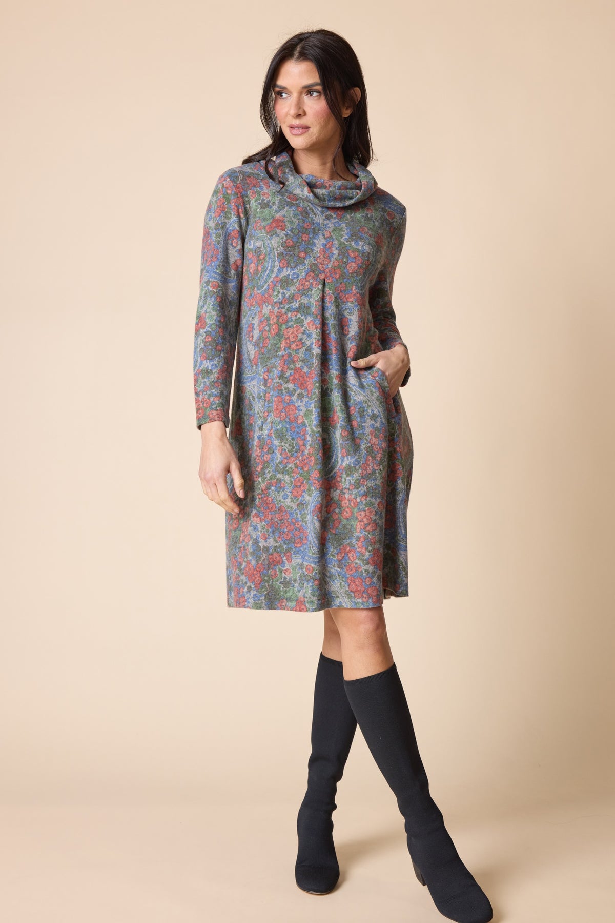 Robe en molleton à plis sur le devant